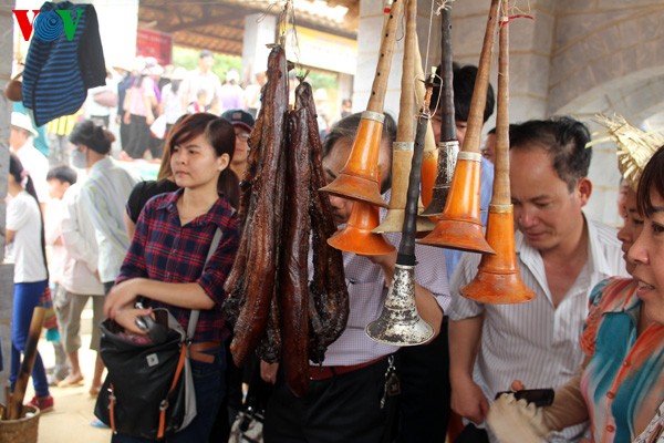 ភាពអ៊ូអរក្នុងប្រជុំផ្សារតំបន់ព្រៃភ្នំនៅទីក្រុងហាណូយ - ảnh 8